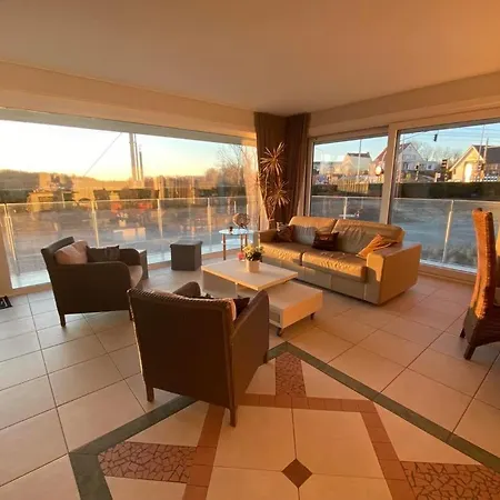 Sunnyside-of-thesea - With Open View On Nature, Big Terraces Around - Very Close To Sea, Beach, Stores, Restaurants & Bars Lägenhet